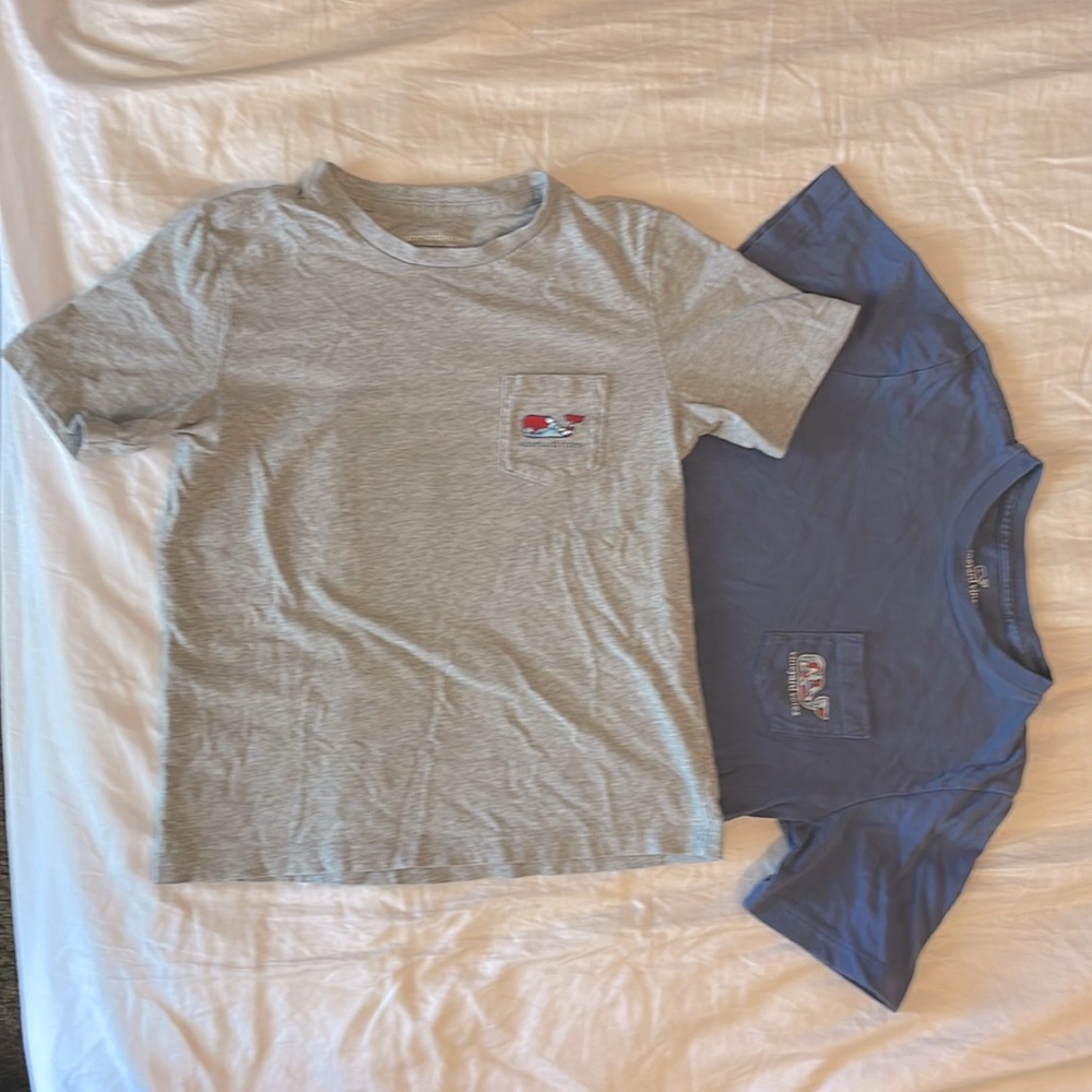 Vineyard Vines - Made in Peru. Size 7 BOY. GREAT CONDITION. No rips or stains.